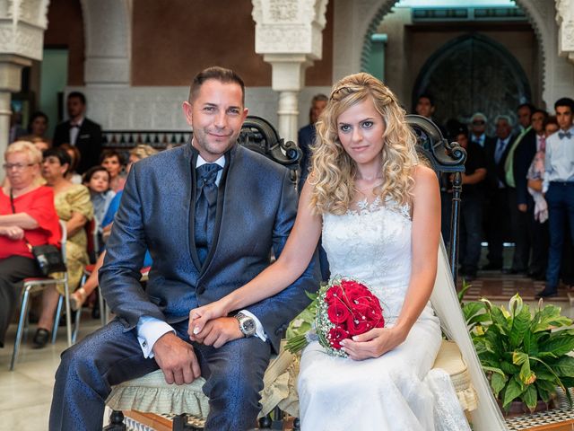 La boda de Juan Manuel y Davinia en Torremolinos, Málaga 38