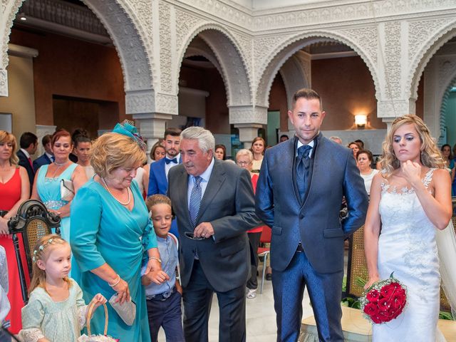 La boda de Juan Manuel y Davinia en Torremolinos, Málaga 39