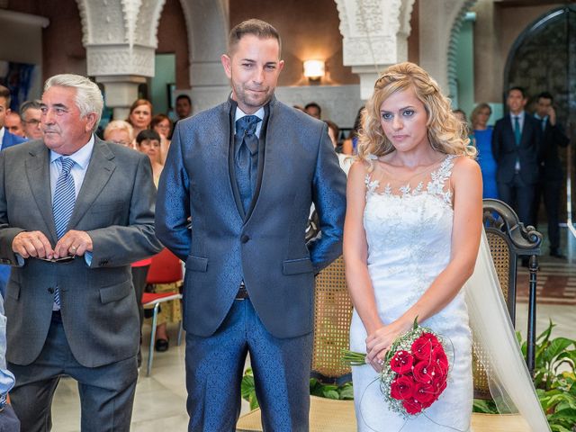La boda de Juan Manuel y Davinia en Torremolinos, Málaga 40