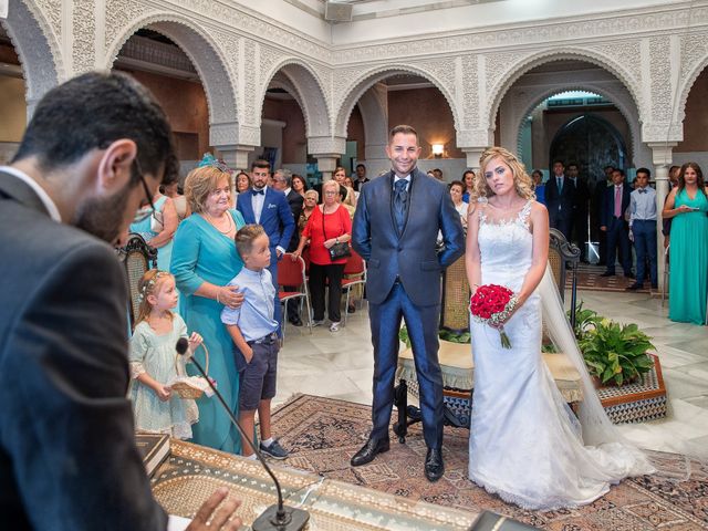 La boda de Juan Manuel y Davinia en Torremolinos, Málaga 41