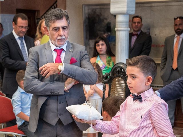 La boda de Juan Manuel y Davinia en Torremolinos, Málaga 43