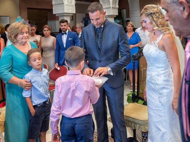 La boda de Juan Manuel y Davinia en Torremolinos, Málaga 44