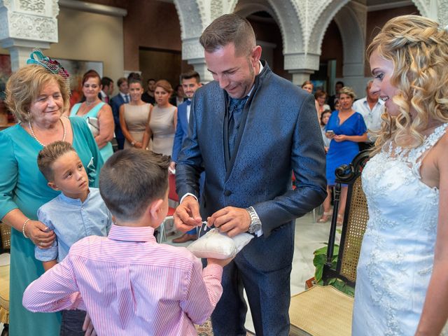 La boda de Juan Manuel y Davinia en Torremolinos, Málaga 46