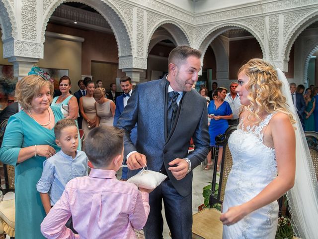La boda de Juan Manuel y Davinia en Torremolinos, Málaga 47