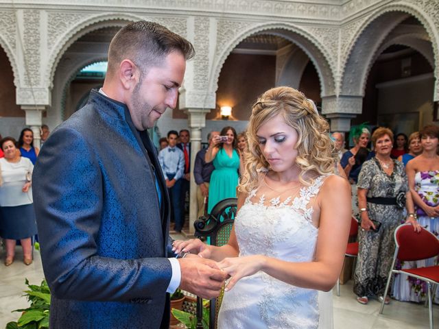 La boda de Juan Manuel y Davinia en Torremolinos, Málaga 48