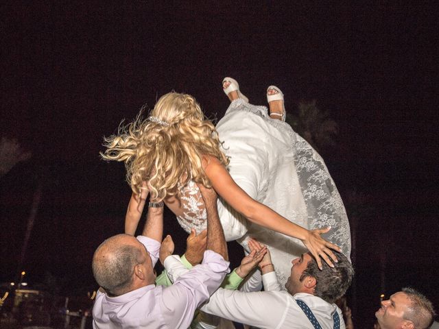 La boda de Juan Manuel y Davinia en Torremolinos, Málaga 97