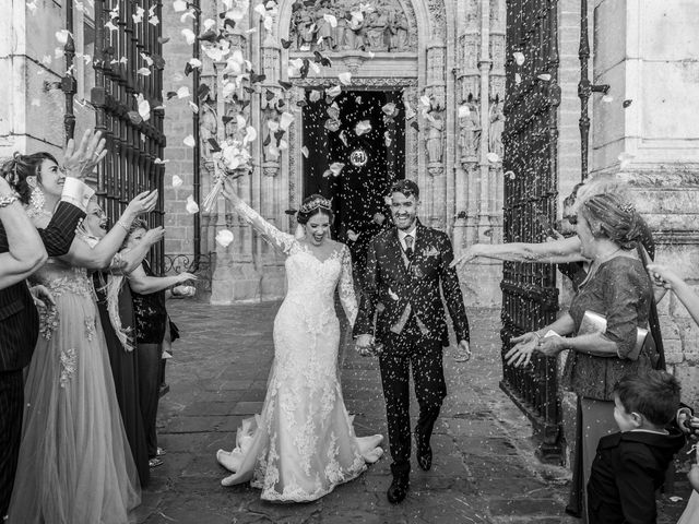 La boda de Alejandro y Lorena en Sevilla, Sevilla 33