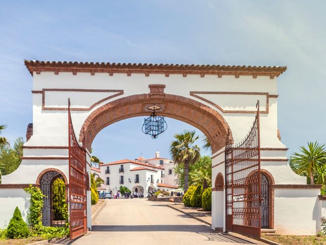 La boda de Jose Andrés y Almudena en Puebla De Sancho Perez, Badajoz 29