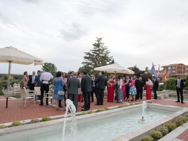 La boda de Diego y María en Pozal De Gallinas, Valladolid 95