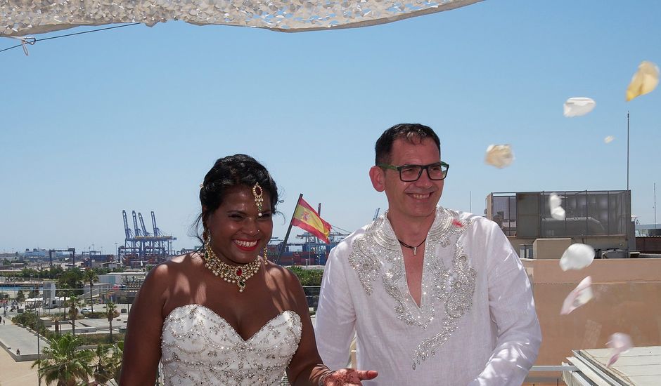 La boda de Sushila y Lorenzo en Valencia, Valencia