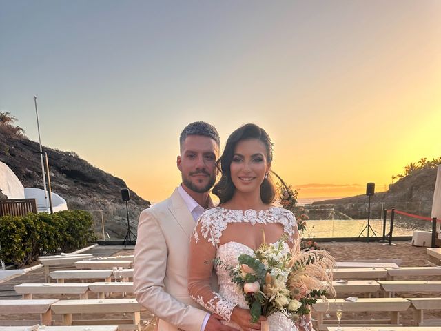 La boda de Eduardo y Melania en Playa Paraiso, Santa Cruz de Tenerife 1