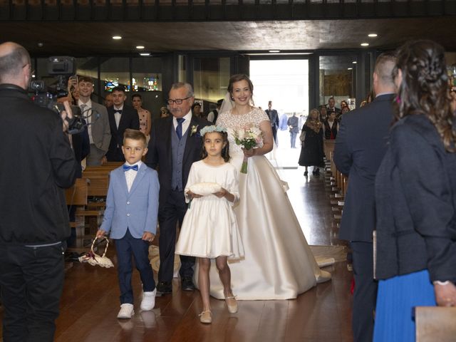 La boda de David y Elena en León, León 19