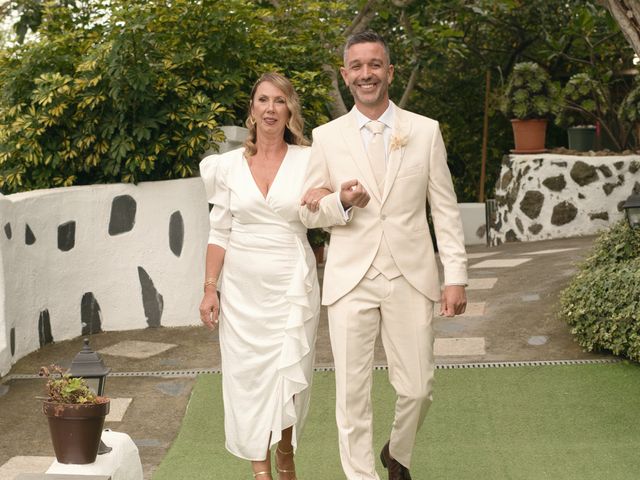 La boda de Óliver y Victoria en Los Realejos, Santa Cruz de Tenerife 36