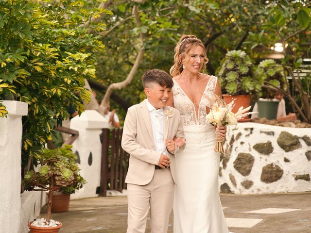 La boda de Óliver y Victoria en Los Realejos, Santa Cruz de Tenerife 38