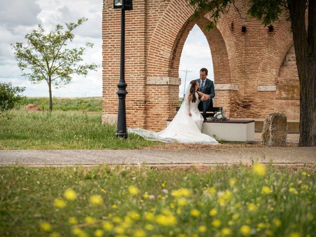 La boda de Miguel y Beatriz en Medina Del Campo, Valladolid 13