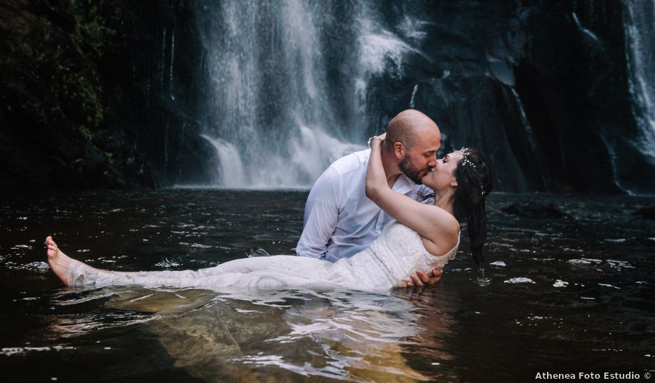 La boda de Víctor y Noelia en Toques, A Coruña