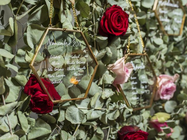 La boda de Ezequiel y Lourdes en Alcala De Guadaira, Sevilla 31