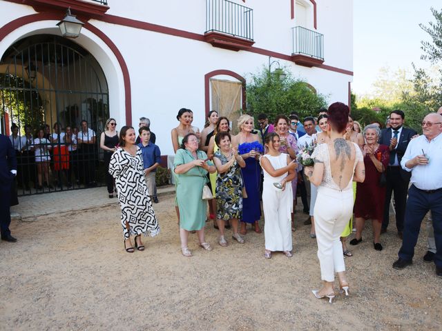 La boda de Pili y Iratxe en Palomares Del Rio, Sevilla 13