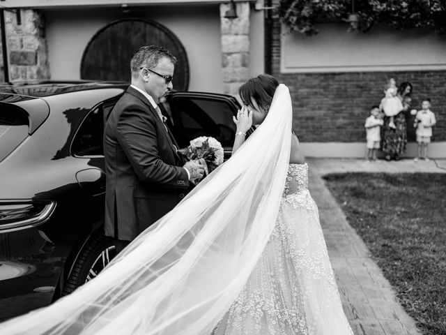 La boda de David y Barbara en Gijón, Asturias 16