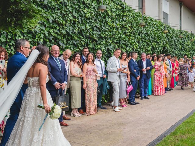 La boda de David y Barbara en Gijón, Asturias 17