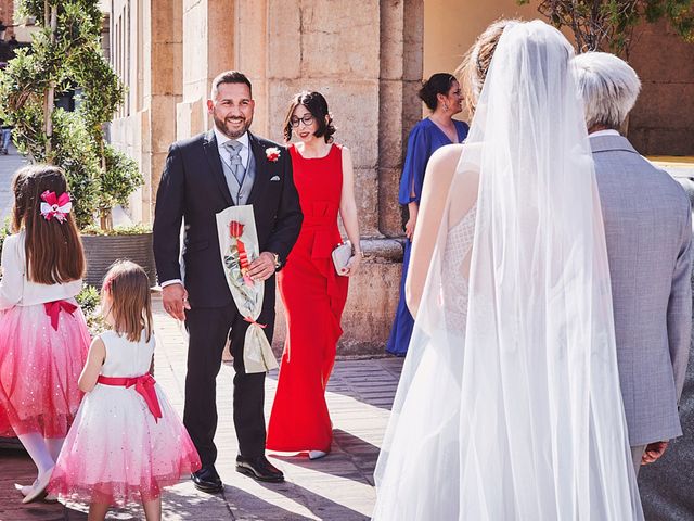 La boda de Gabi y Ana en Castelló/castellón De La Plana, Castellón 23