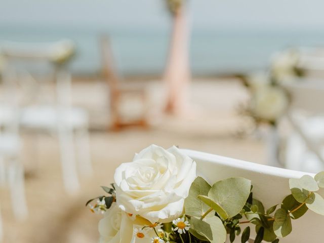 La boda de Cesar y Carolina en La/villajoyosa Vila Joiosa, Alicante 15