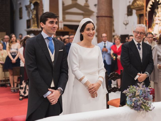 La boda de Juan y Luz María en Alcala De Guadaira, Sevilla 48