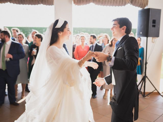 La boda de Juan y Luz María en Alcala De Guadaira, Sevilla 107