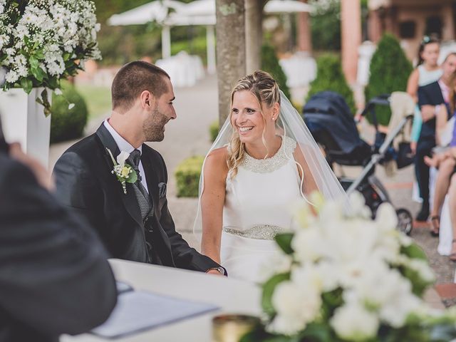 La boda de Marc y Esther en Vilanova Del Valles, Barcelona 33