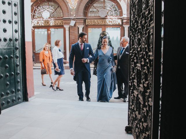La boda de Javier y Isabel en Sevilla, Sevilla 5