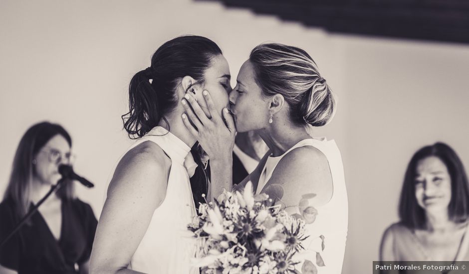 La boda de Paula y Anna en Oleiros, A Coruña