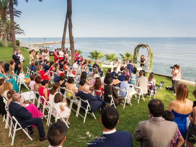 La boda de Fernando y Mari Carmen en Benalmadena Costa, Málaga 23