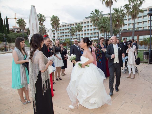 La boda de Oscar y Mila en L&apos; Atmella De Mar, Tarragona 31