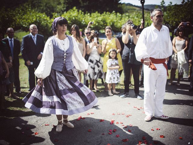 La boda de Ibai y Virgina en Lezama, Vizcaya 56