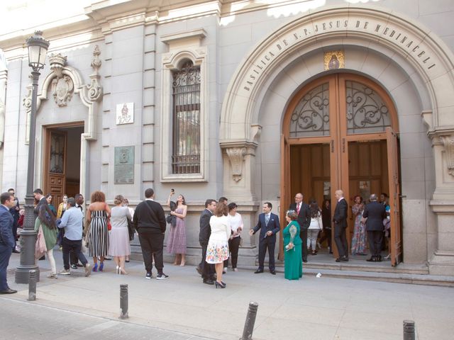 La boda de Raúl y Raquel en Madrid, Madrid 13