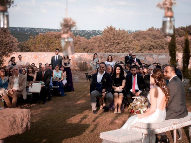 La boda de Javier y Ana Paula en Navalagamella, Madrid 32