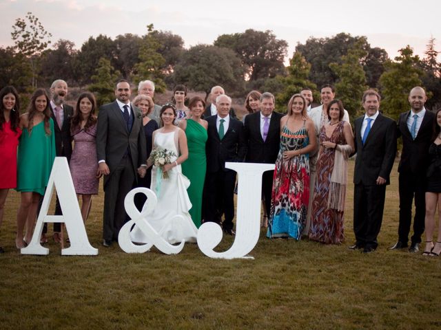 La boda de Javier y Ana Paula en Navalagamella, Madrid 71