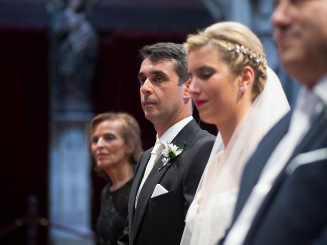 La boda de Gianlluca y Irene en Oviedo, Asturias 15