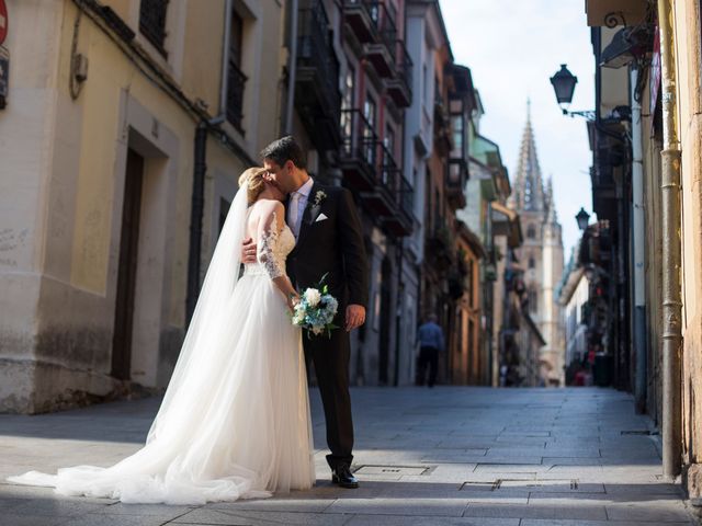 La boda de Gianlluca y Irene en Oviedo, Asturias 20