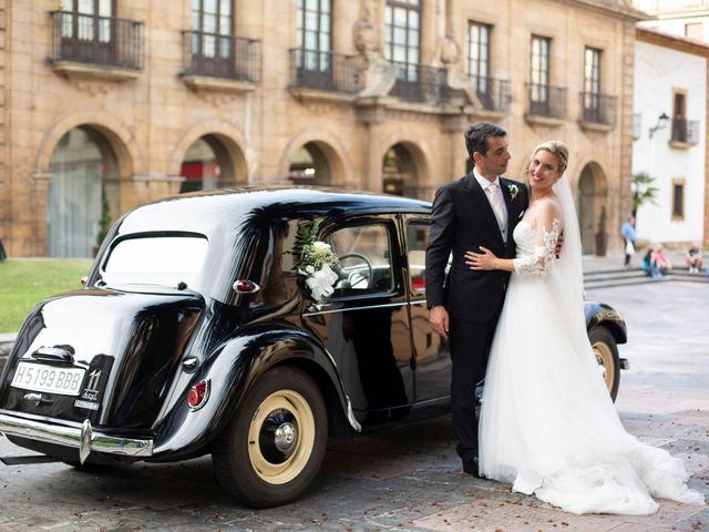 La boda de Gianlluca y Irene en Oviedo, Asturias 23