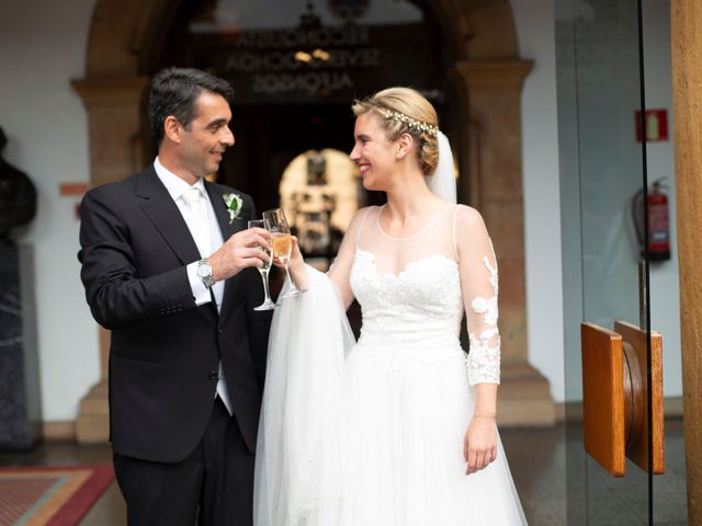 La boda de Gianlluca y Irene en Oviedo, Asturias 24