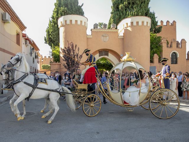 La boda de Luis Amaro y Mati   en Granada, Granada 24