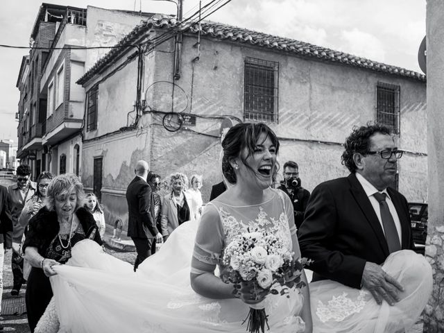 La boda de Adrian y Alicia en Casas De Los Pinos, Cuenca 16