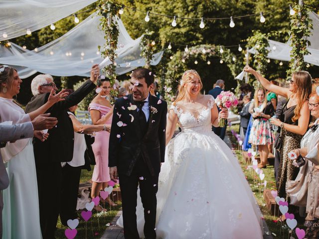 La boda de Alejandro y Laura en Sant Fost De Campsentelles, Barcelona 35