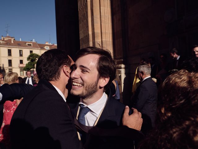 La boda de Carlos y Isabel en Vecinos, Salamanca 16