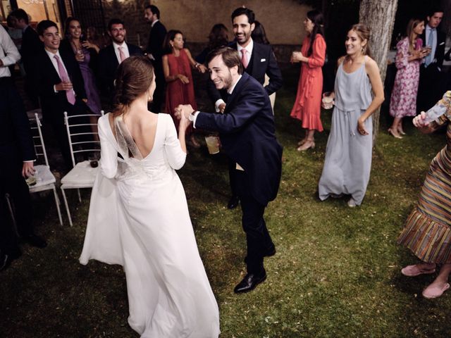 La boda de Carlos y Isabel en Vecinos, Salamanca 24