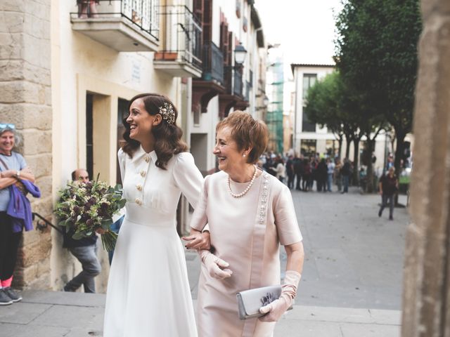 La boda de Jos y Idoia en Olite, Navarra 14