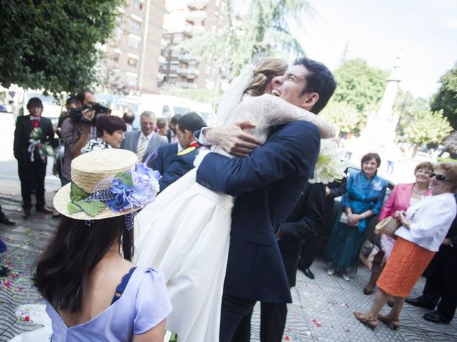 La boda de Elena y Quirino en La Felguera (Langreo), Asturias 9