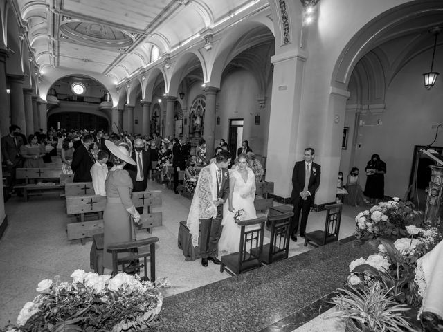 La boda de Beatriz y Jose Luis en San Sebastian De Los Reyes, Madrid 29