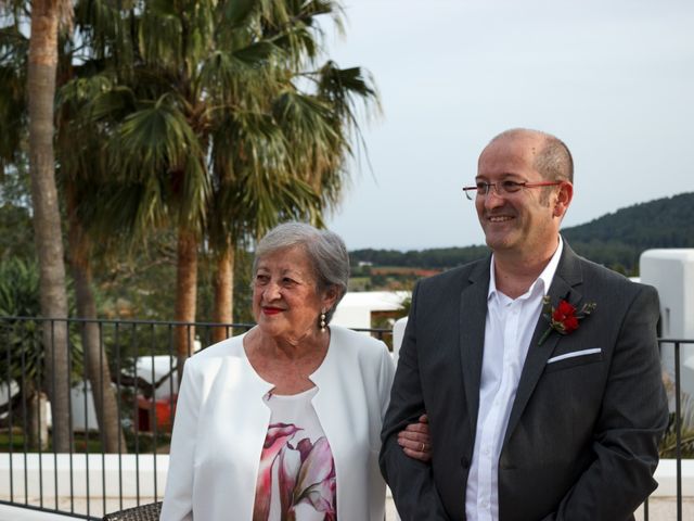 La boda de Juan y Mary en Santa Eularia Des Riu, Islas Baleares 7